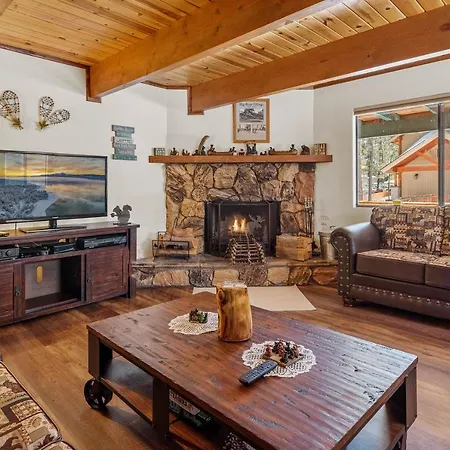 Ivvy Bear Lodge - Charming Log Cabin With Hot Tub! Short Walk To Village!